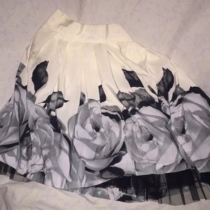 Small black and white skirt